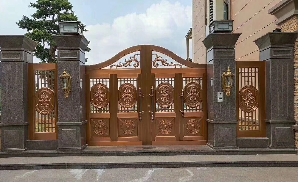 院墙铜门